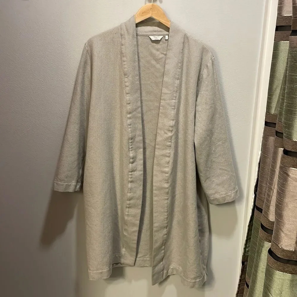 FRETTE woman’s Italian wool coat missing the belt